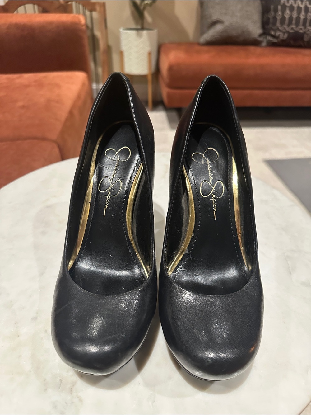 Jessica Simpson Black Round-Toe Leather Pumps